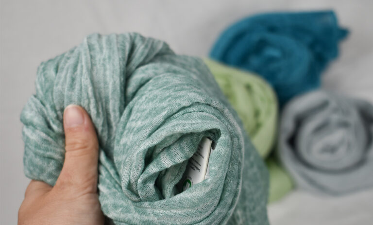 Bunt, leicht und vielfältig – Faire Sommerschals im Weltladen A Janela